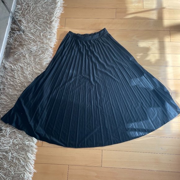 ASOS DESIGN Black Pleated Maxi Skirt - Picture 3 of 13